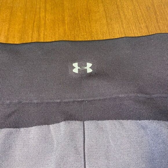 Under armour fitted soft lightweight athletic leggings - Picture 4 of 4